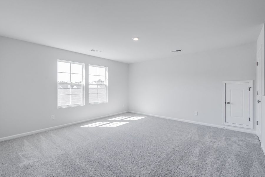 Spacious, unfurnished interior of a new home in Bluefield, Lexington (Image 28).