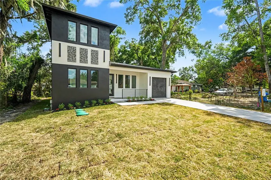Exterior details and patio area of a home in , Seffner (Image 27).