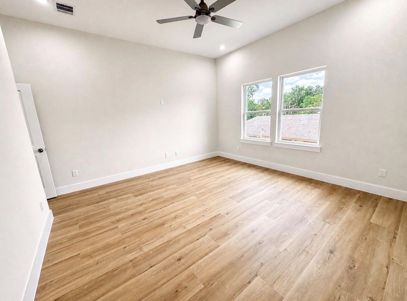 Spacious, unfurnished interior of a new home in , Houston (Image 17).
