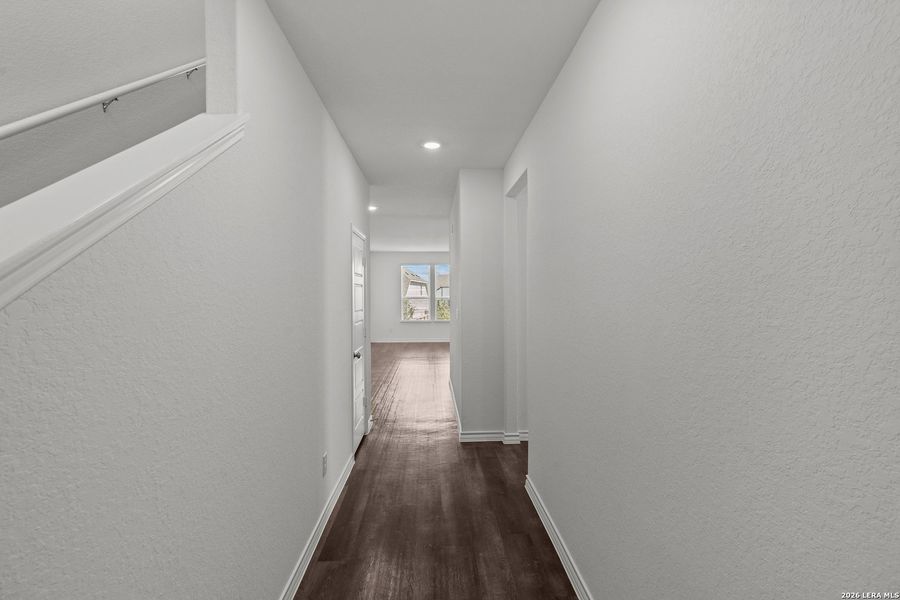 Spacious, unfurnished interior of a new home in Davis Ranch, San Antonio (Image 16).