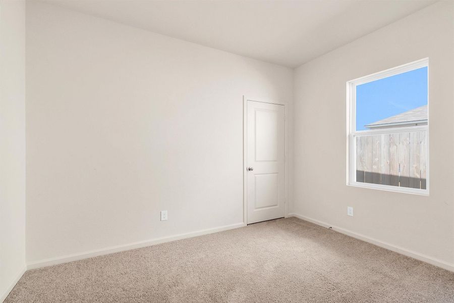 Spacious, unfurnished interior of a new home in Chapel Run, Montgomery (Image 9).