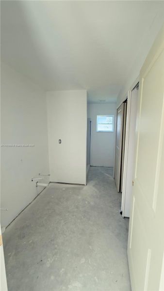 Spacious, unfurnished interior of a new home in , Fort Myers (Image 21).