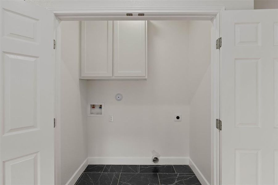 Spacious, unfurnished interior of a new home in , Gainesville (Image 17).