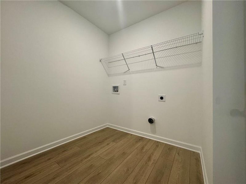 Spacious, unfurnished interior of a new home in Eastlyn Crossing, Flowery Branch (Image 25).