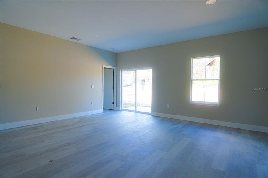 Spacious, unfurnished interior of a new home in , Ocala (Image 4).