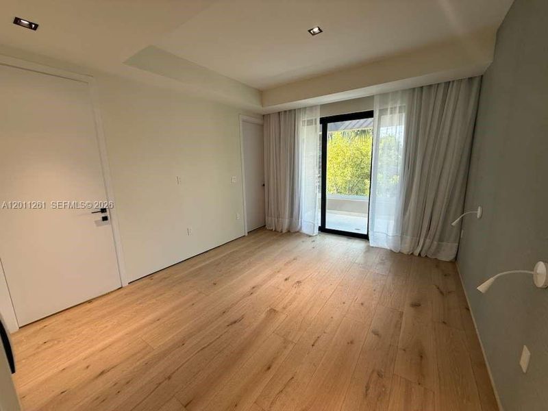 Spacious, unfurnished interior of a new home in , Miami (Image 24).