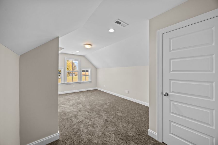 Spacious, unfurnished interior of a new home in Kennedy's Crossing, Grimesland (Image 35).