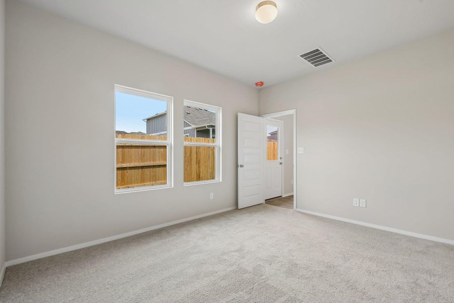 Spacious, unfurnished interior of a new home in Edgebrooke, Pflugerville (Image 31).