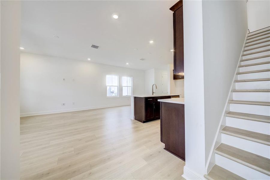 Spacious, unfurnished interior of a new home in Bungalow Walk at Lakewood Ranch, Sarasota (Image 34).