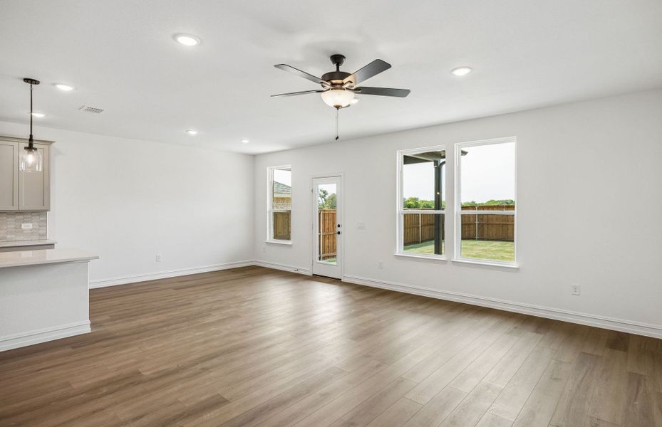 Spacious, unfurnished interior of a new home in Wilson Creek Meadows, Celina (Image 15).