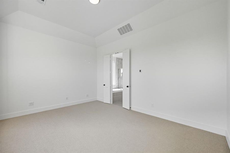 Spacious, unfurnished interior of a new home in Treeline, Justin (Image 16).