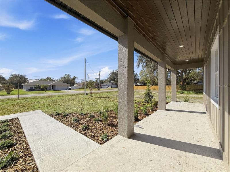 Exterior details and patio area of a home in , Lakeland (Image 3).