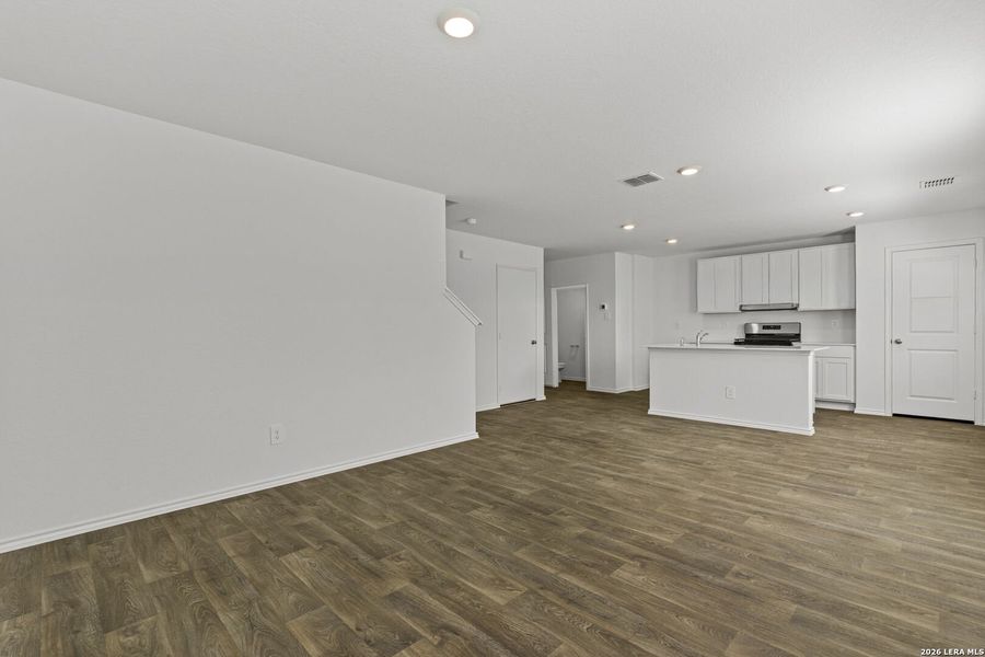 Spacious, unfurnished interior of a new home in Stonehill, San Antonio (Image 27).