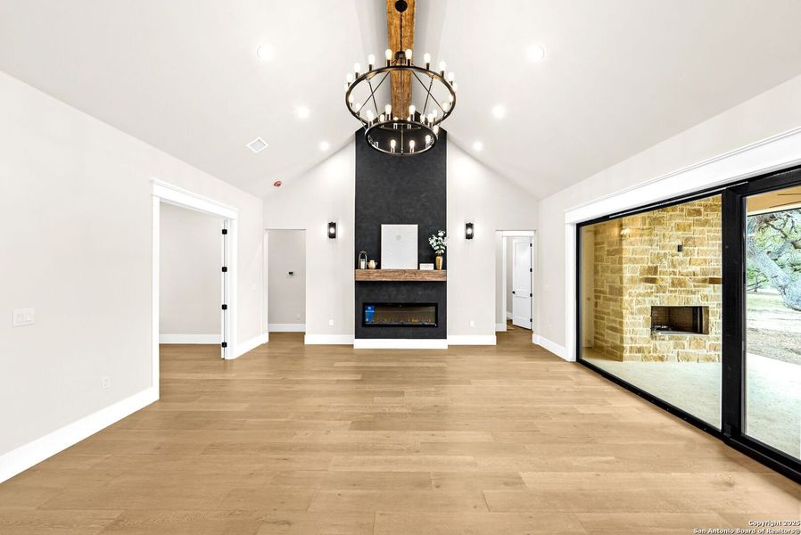 Spacious, unfurnished interior of a new home in , Bandera (Image 48).