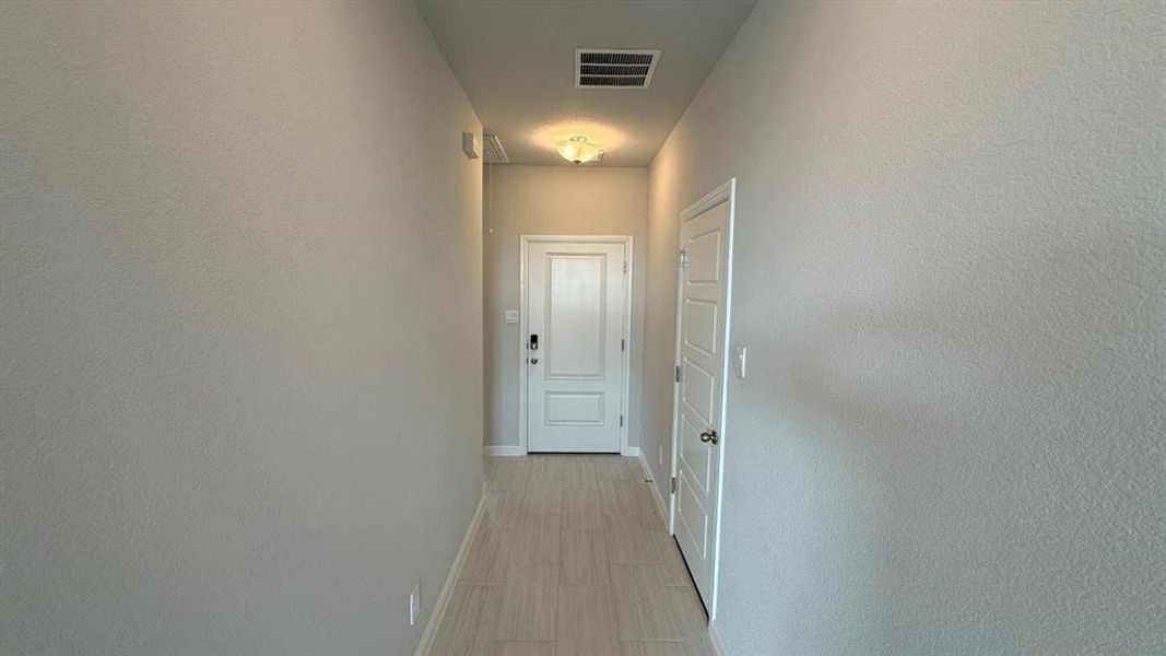 Spacious, unfurnished interior of a new home in Saratoga, Granbury (Image 10). Spacious, unfurnished interior of a new home in Saratoga, Granbury (Image 10).