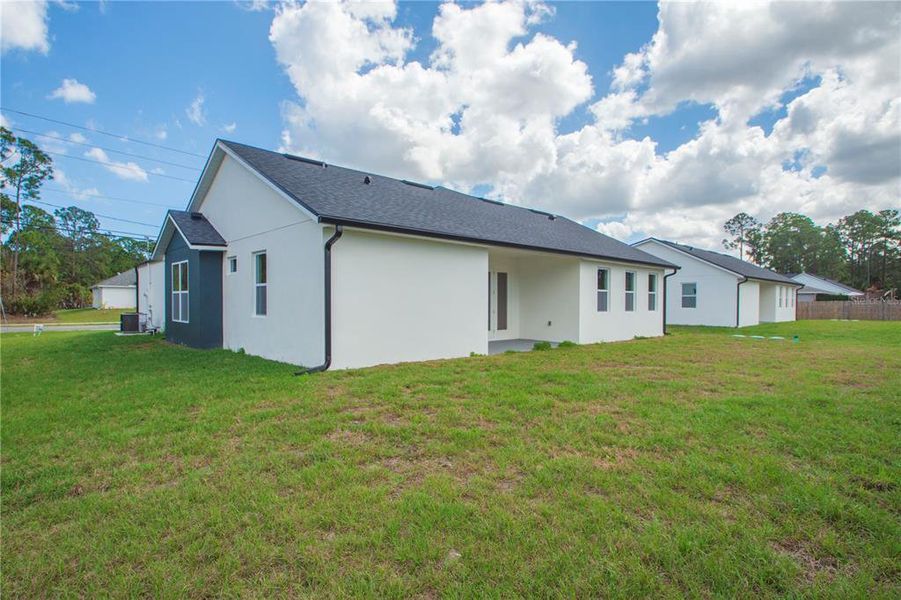 Exterior details and patio area of a home in , Palm Bay (Image 4).