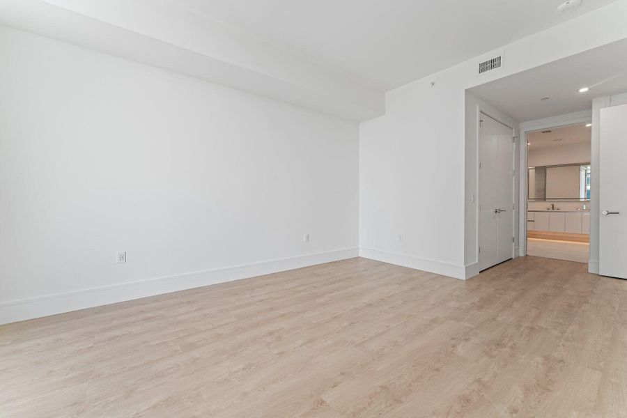 050-220LakeShoreDr-1219-WestPalmBeach-SM