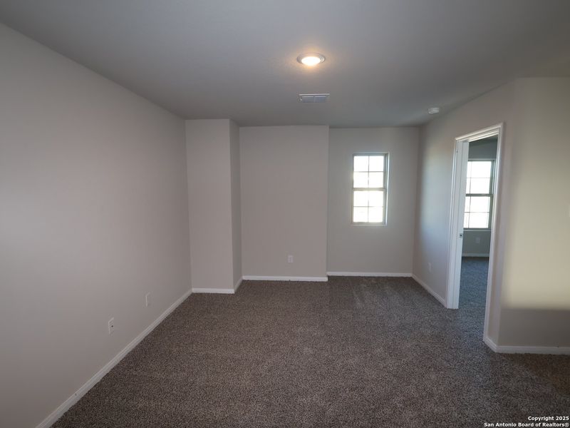 Spacious, unfurnished interior of a new home in Agave, San Antonio (Image 27).