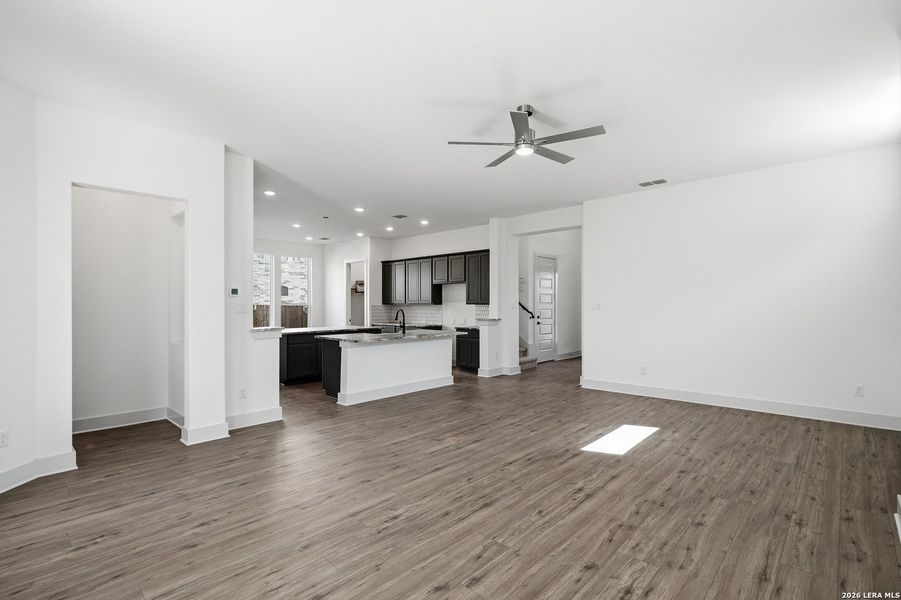 Spacious, unfurnished interior of a new home in Buffalo Crossing, Cibolo (Image 30).