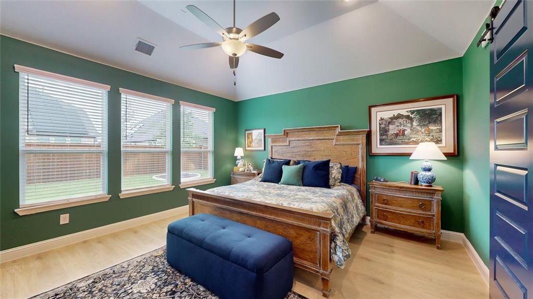 Upgraded Laminate wood flooring
