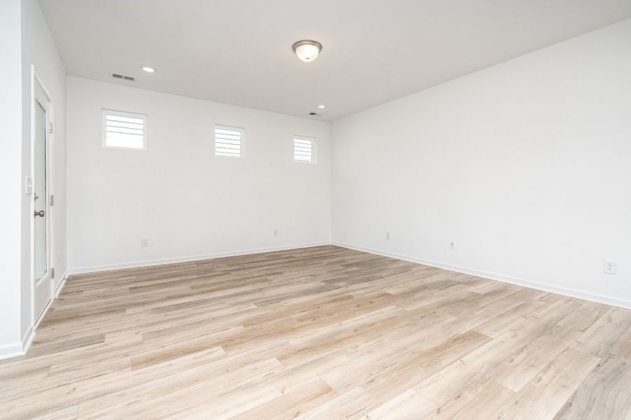 Spacious, unfurnished interior of a new home in Ridgewood, Shelbyville (Image 14).