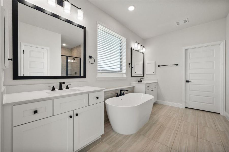 Furnished interior view inside a new home in Oaks of North Grove, Waxahachie (Image 35).