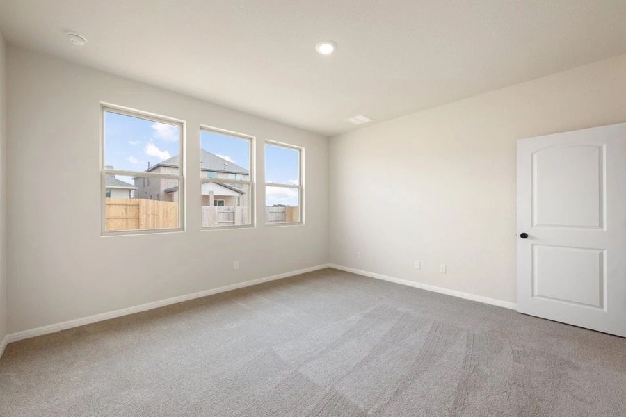 Spacious, unfurnished interior of a new home in Berry Creek Highlands, Georgetown (Image 36).