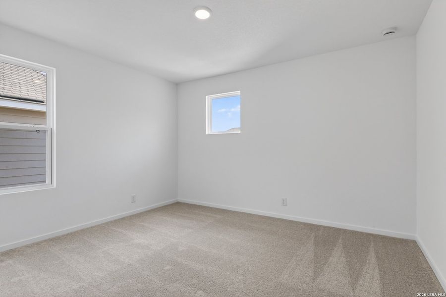 Spacious, unfurnished interior of a new home in Hennersby Hollow, San Antonio (Image 13).