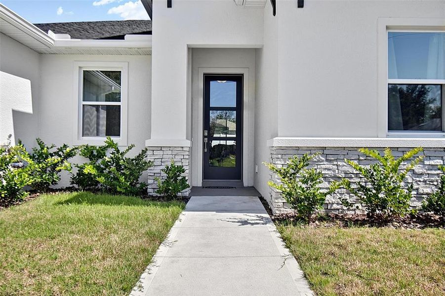 Exterior details and patio area of a home in , Palm Coast (Image 4).