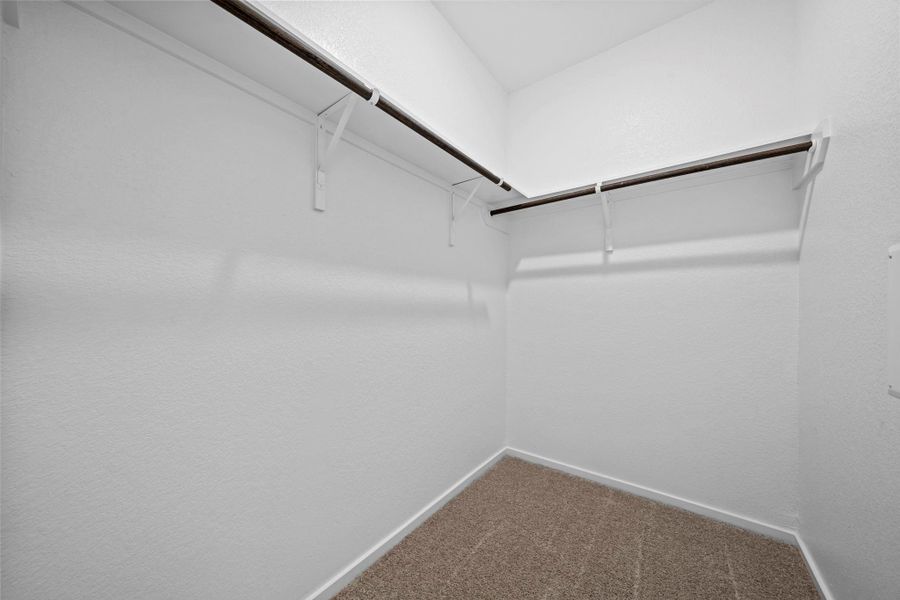 Spacious, unfurnished interior of a new home in Creekhaven, Rosharon (Image 15).