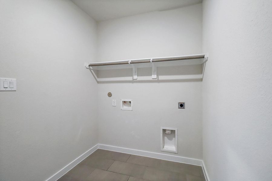 Spacious, unfurnished interior of a new home in Heights of Barbers Hill, Baytown (Image 20).