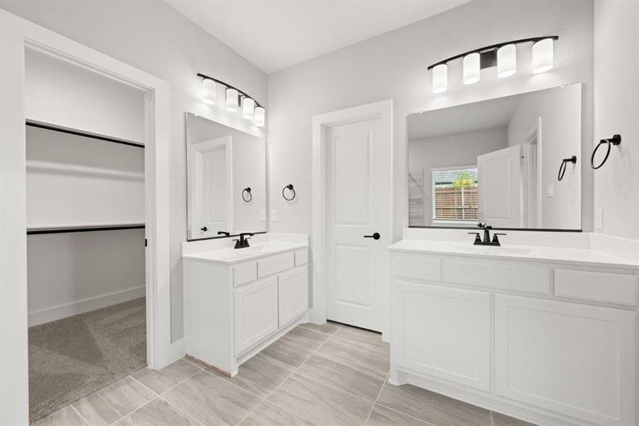 Furnished interior view inside a new home in Oaks of North Grove, Waxahachie (Image 9).