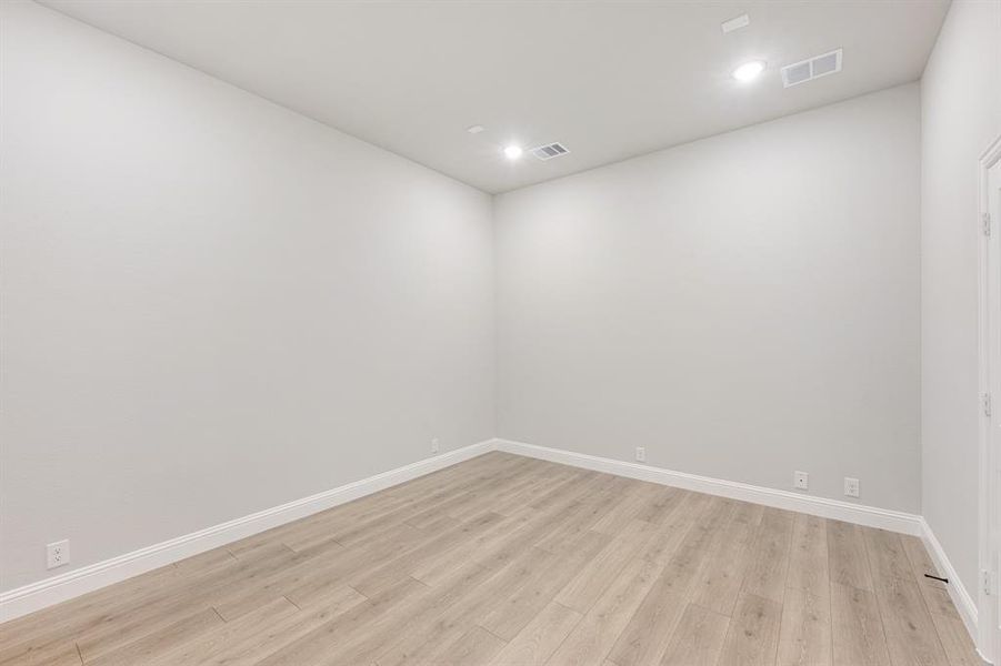 Spacious, unfurnished interior of a new home in Arcadia Trails Classic 60, Balch Springs (Image 23).