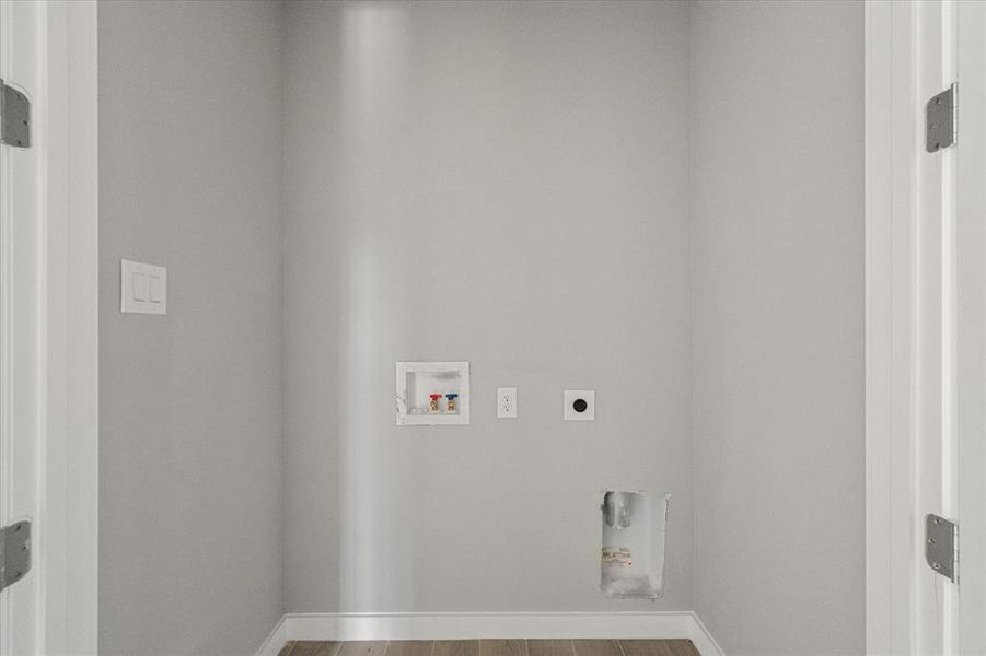 Spacious, unfurnished interior of a new home in , Kerens (Image 27).