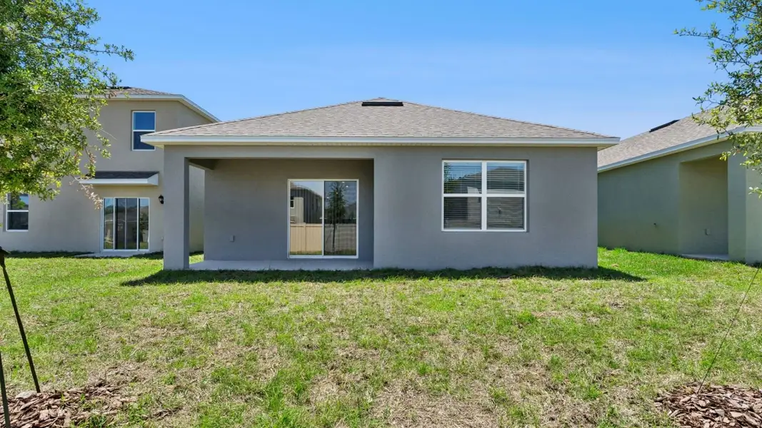 Exterior details and patio area of a home in Kindred, Kissimmee (Image 3).