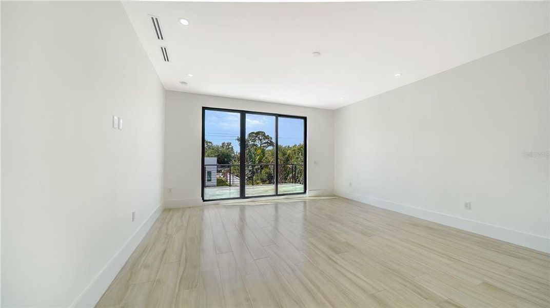 Spacious, unfurnished interior of a new home in , Sarasota (Image 29). Spacious, unfurnished interior of a new home in , Sarasota (Image 29).