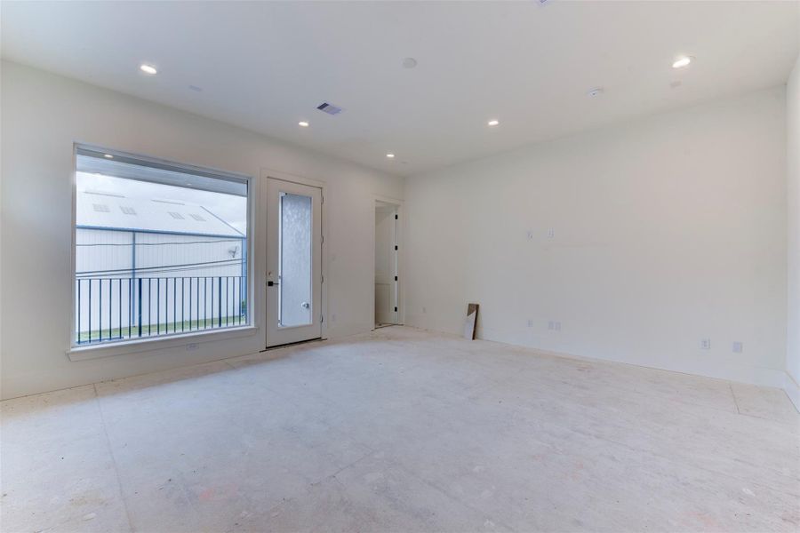 Spacious, unfurnished interior of a new home in , Houston (Image 15).