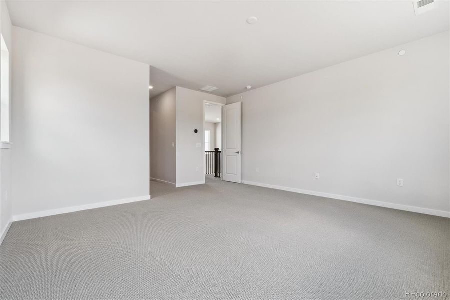 Spacious, unfurnished interior of a new home in Prestige Collection at Parkdale Commons, Lafayette (Image 27).