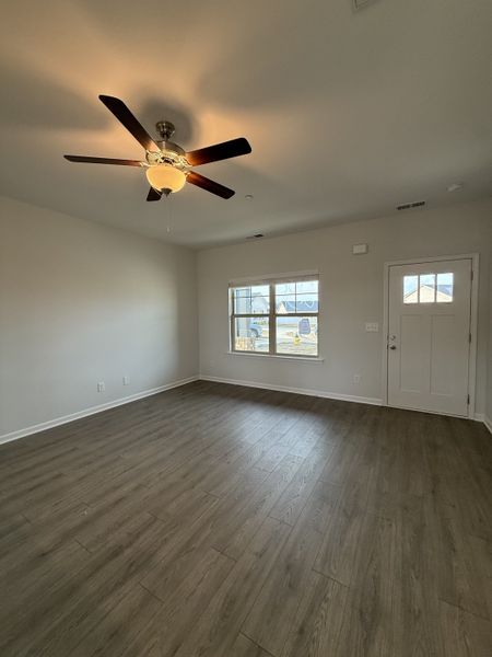 Spacious, unfurnished interior of a new home in Bradley Bend, Ashland City (Image 10).