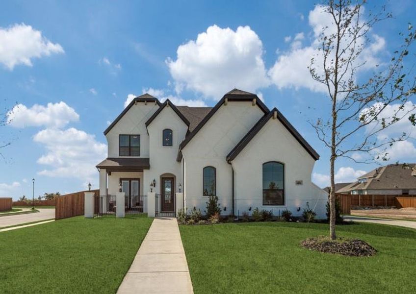 View of front of property featuring a front yard