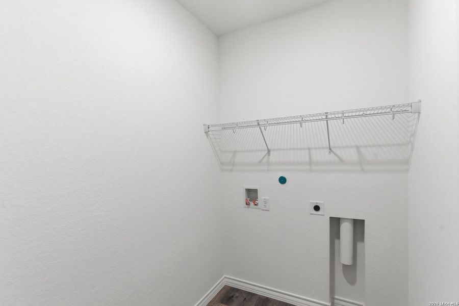 Spacious, unfurnished interior of a new home in Dove Song, Marion (Image 23).