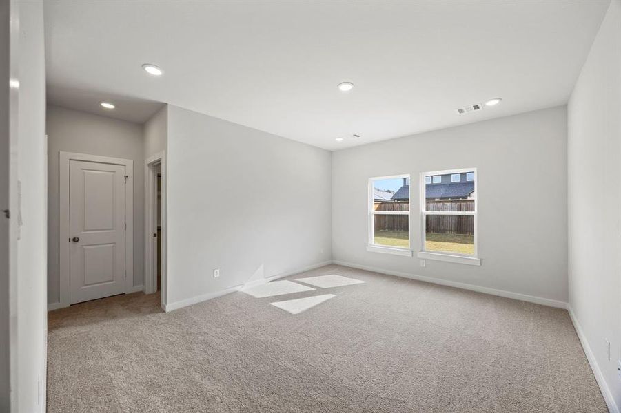 Spacious, unfurnished interior of a new home in Overland Grove, Forney (Image 14).