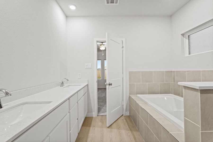 Furnished interior view inside a new home in Bayou Bend, Angleton (Image 8). Furnished interior view inside a new home in Bayou Bend, Angleton (Image 8).