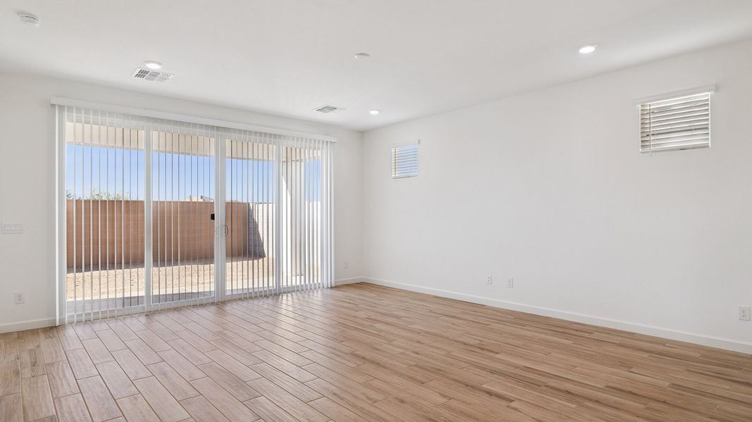 Spacious, unfurnished interior of a new home in Aloravita, Peoria (Image 21).