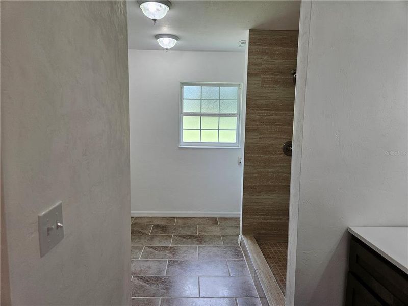 Spacious, unfurnished interior of a new home in , Williston (Image 19).