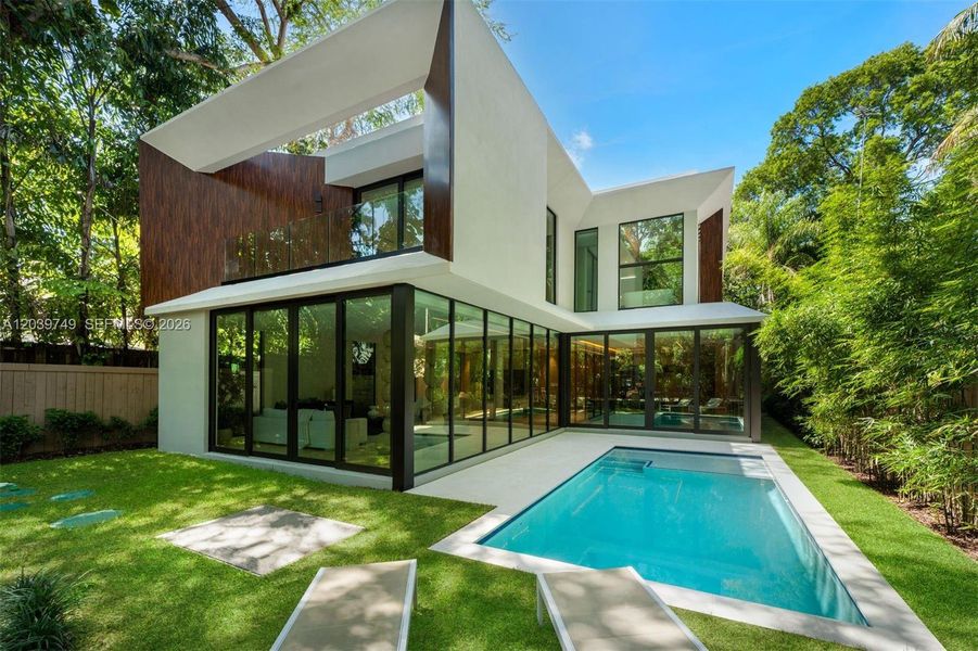 Exterior details and patio area of a home in , Miami (Image 20).