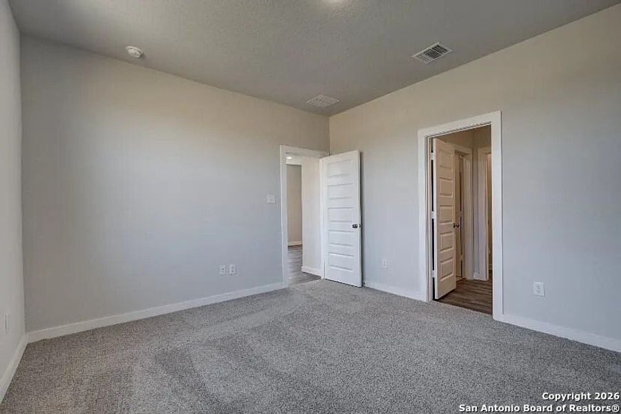 Spacious, unfurnished interior of a new home in Summerlin, San Antonio (Image 9).