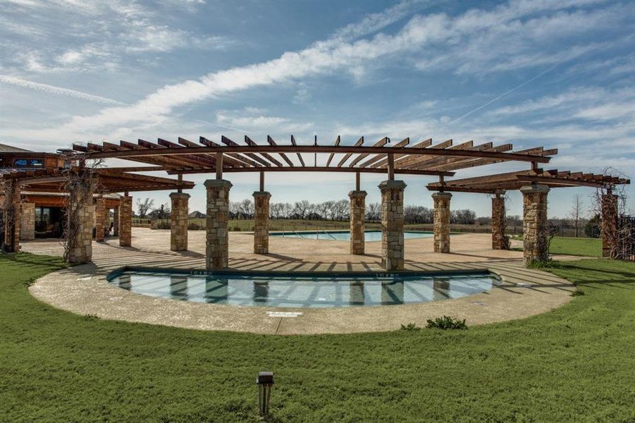 Community amenities in , Forney (Image 34).