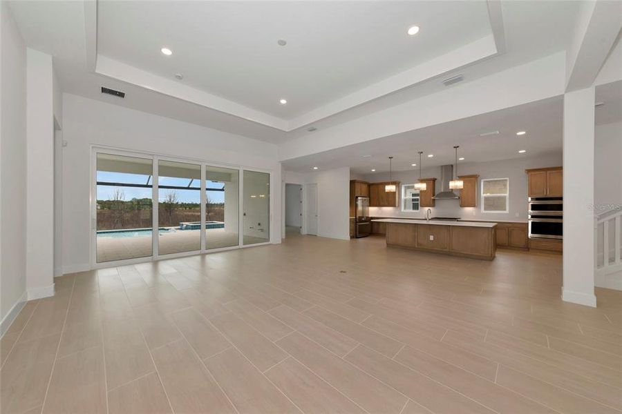 Spacious, unfurnished interior of a new home in , Sarasota (Image 41).