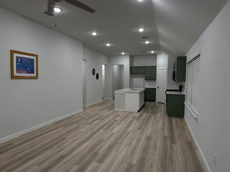 Spacious, unfurnished interior of a new home in , Lavon (Image 10).